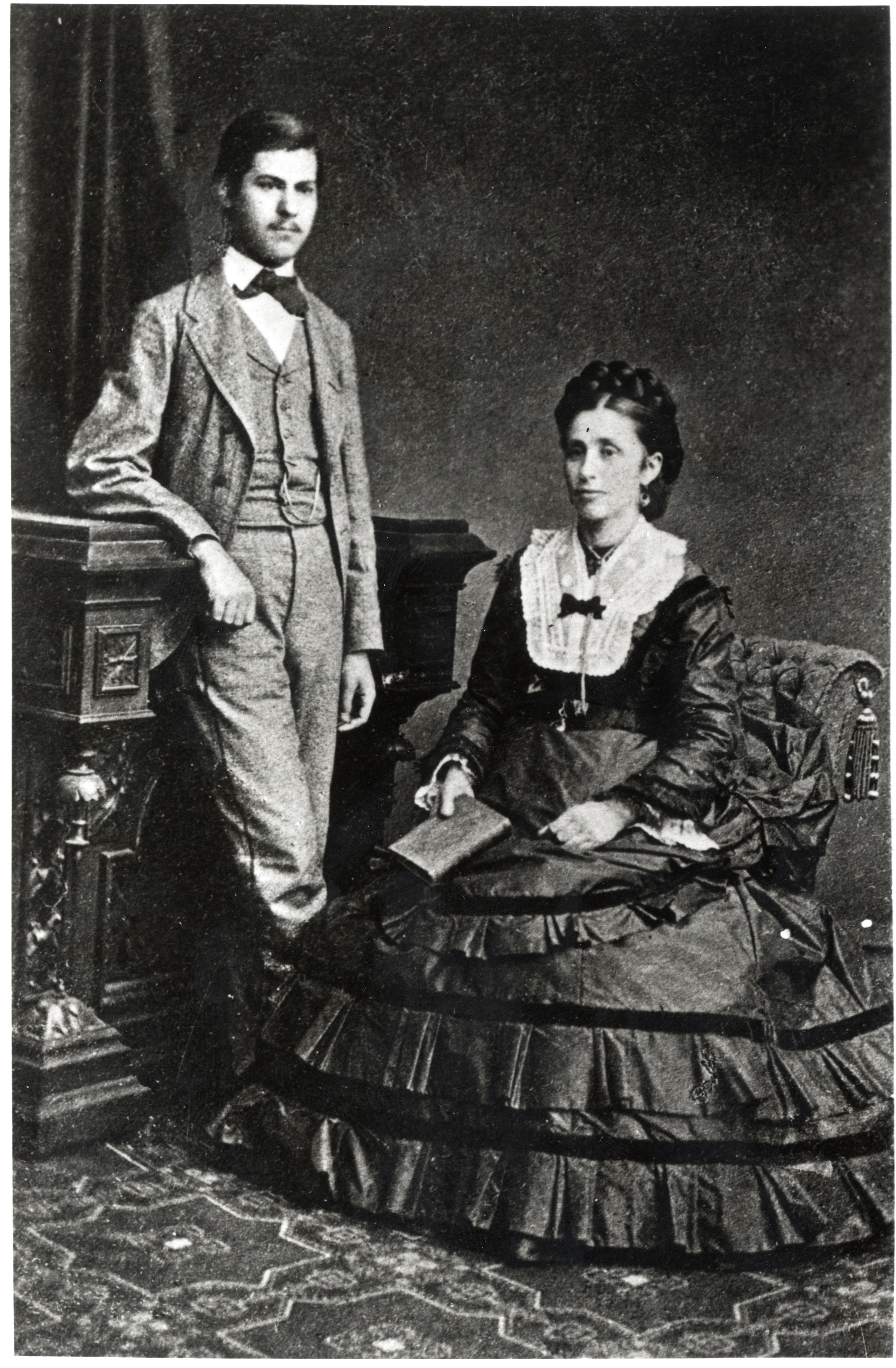 Sigmund Freud im Alter von 16 Jahren mit seiner Mutter Amalia Freud