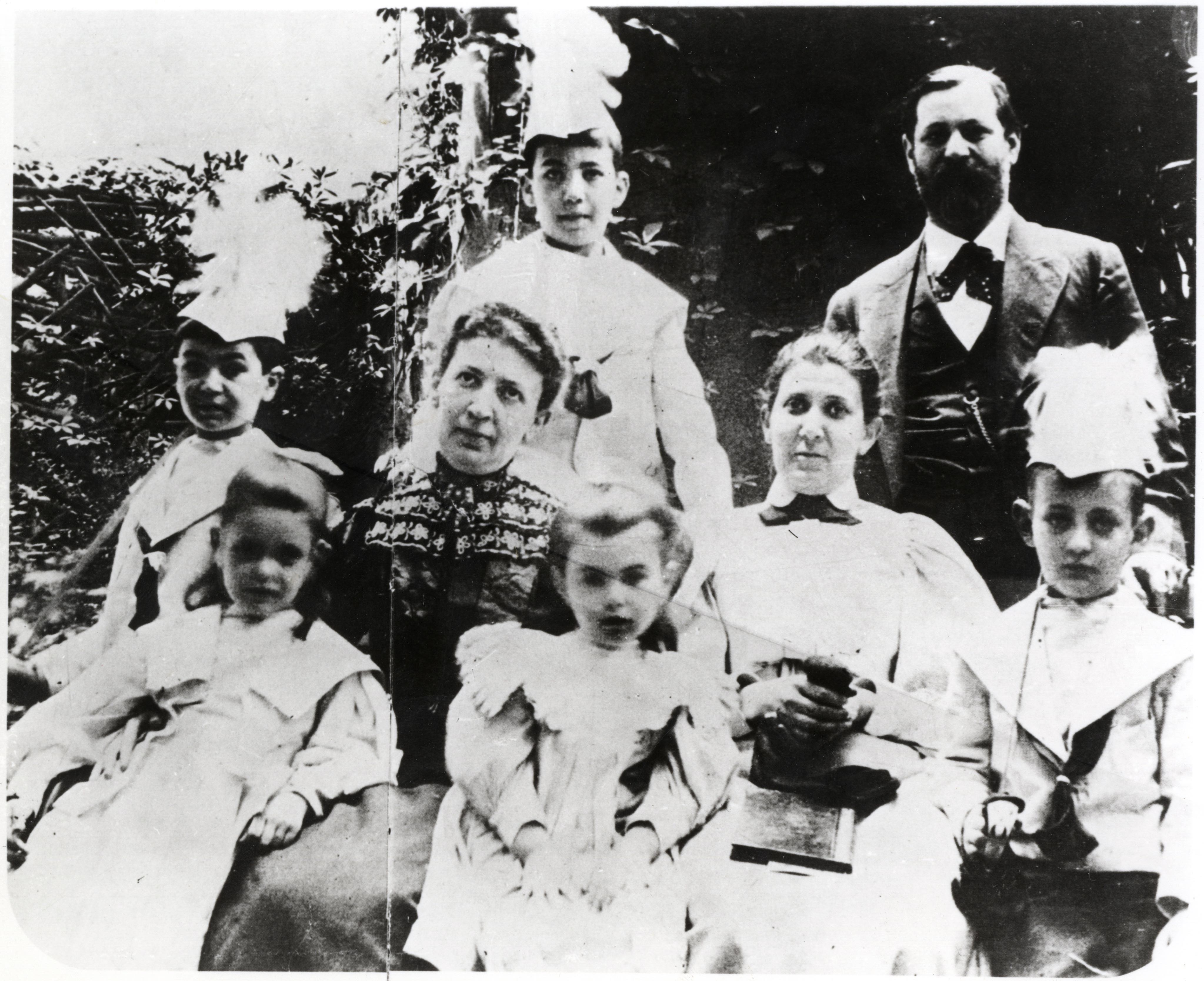 Sigmund Freud mit Familie und Tante Minna (um 1898)